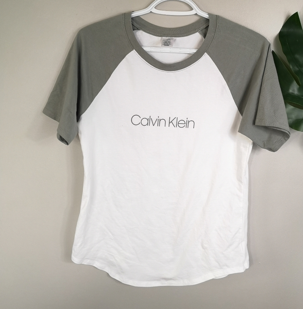 Calvin Klein graphic thsirt